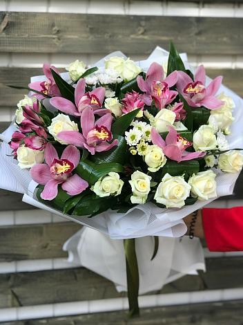 Букет цветов из: Розы и Хризантемы во Владимировской