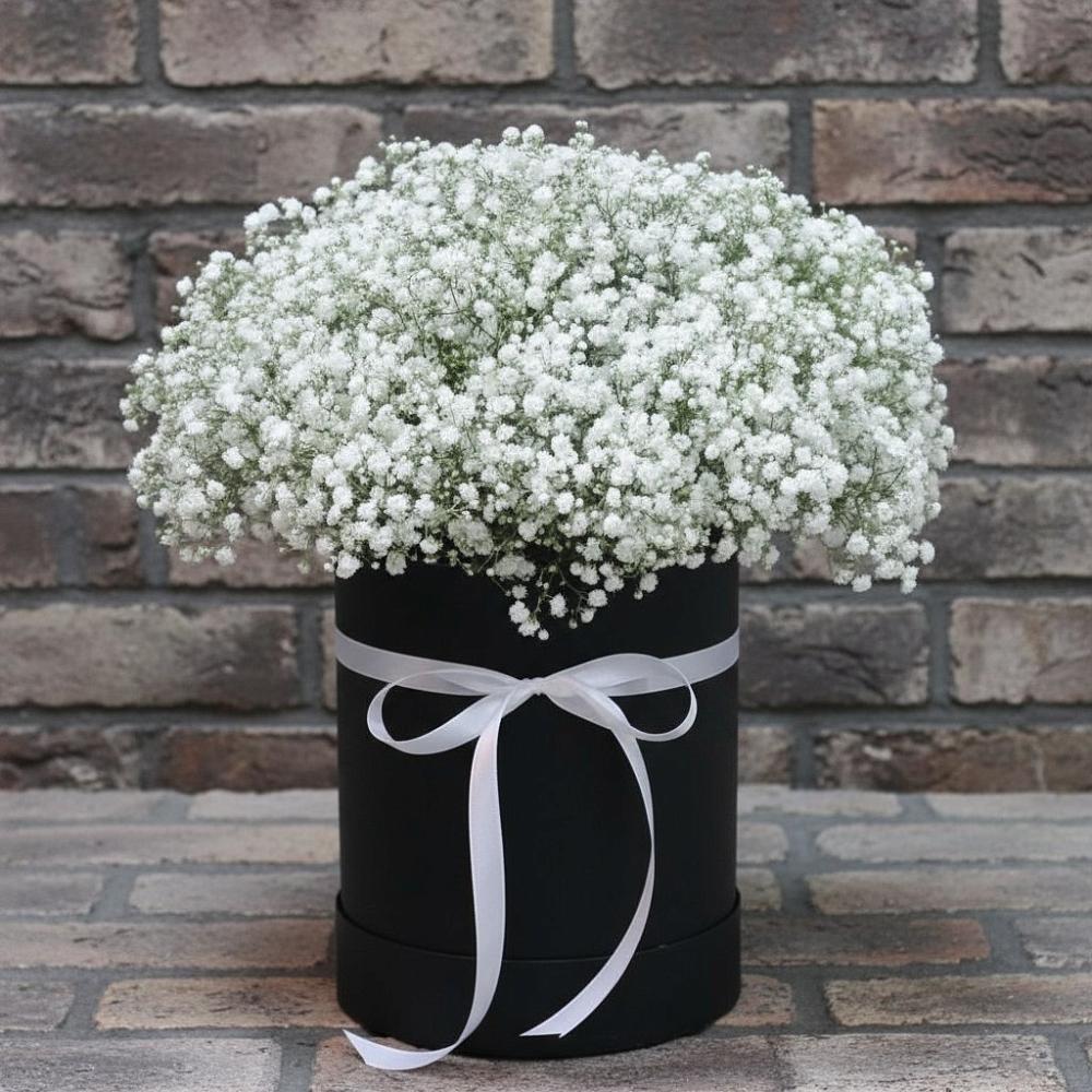 Цветочная композиция из Гипсофила в шляпной коробке во Владимировской