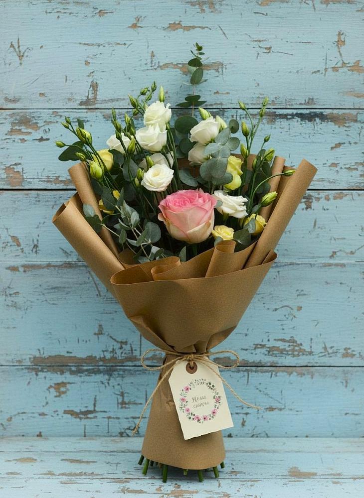 Букет цветов из: Розы и Лизиантусы во Владимировской