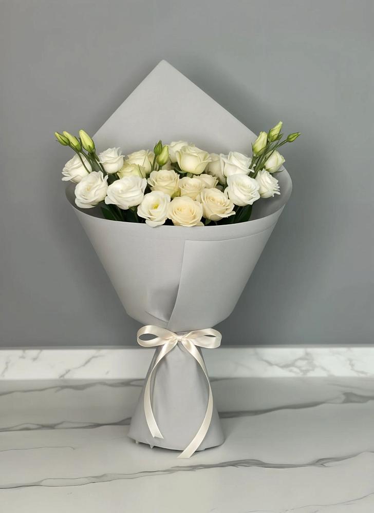 Букет цветов из: Розы и Лизиантусы во Владимировской