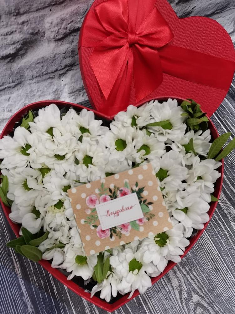 Цветочная композиция из Хризантемы в виде сердца во Владимировской