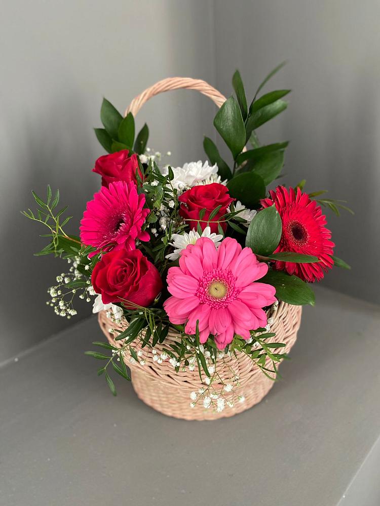 Цветочная композиция из Розы, Хризантемы и Герберы в корзине во Владимировской