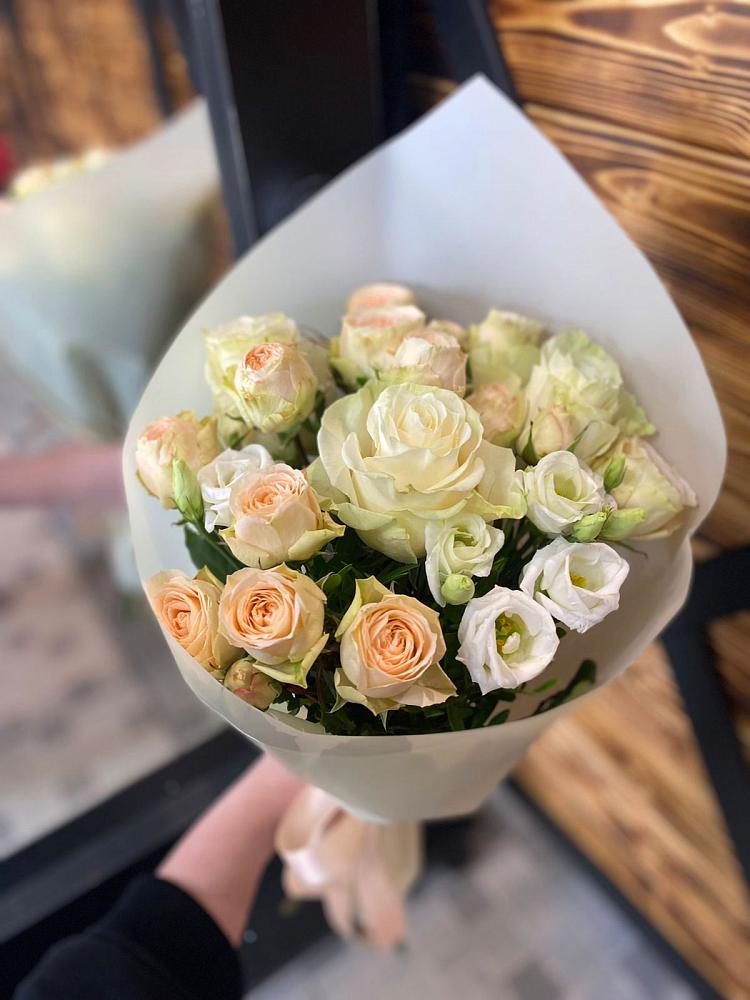 Букет цветов из: Розы и Лизиантусы во Владимировской